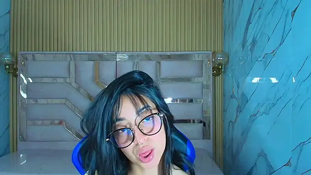 zoe_r_'s cam snapshot