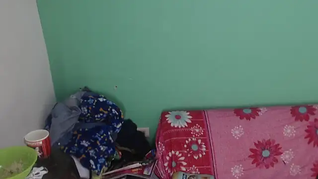 avaleri_cherry's cam snapshot