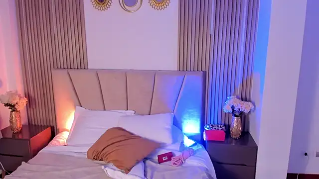 Rachell_Jamess's cam snapshot