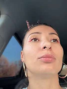 LetsFunKARINA live sex cam