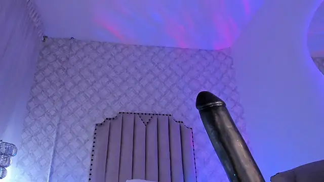 Yourwishisme_val's cam snapshot