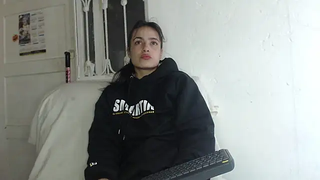 skinny_sweet2411's cam snapshot