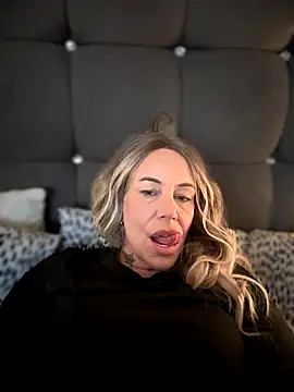 blondebitch2's cam snapshot