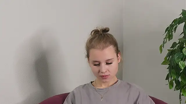 NganZarella's cam snapshot