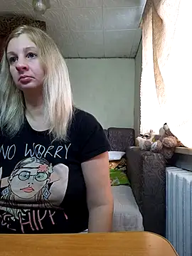 BustyBlond's cam snapshot