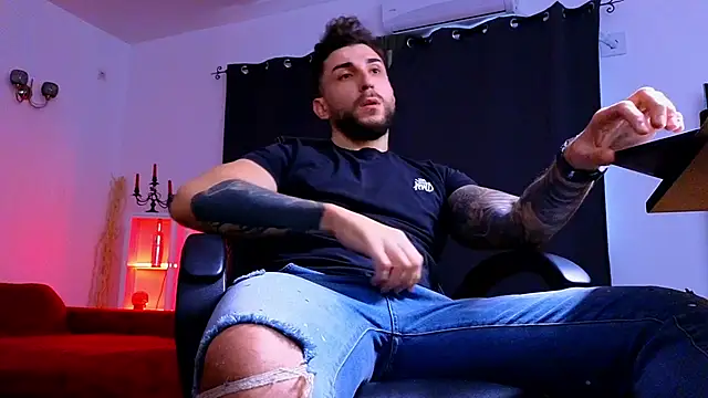 MightyAaron66 live sex cam