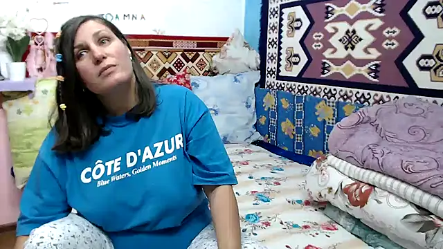 AdelineBlueEyes's cam snapshot