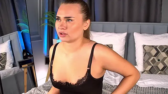 MilaRaven live sex cam