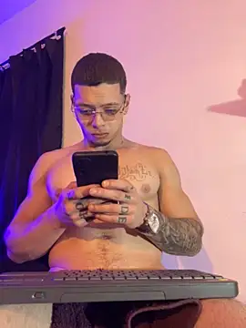Matt_your_master_ live sex cam