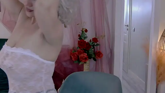 ClassyTinaa's cam snapshot