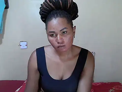 Creamy-Aisha's cam snapshot