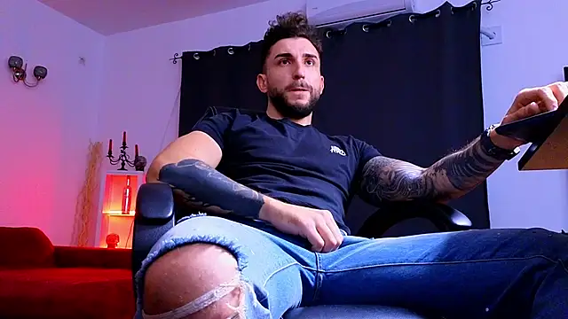 MightyAaron66 live sex cam