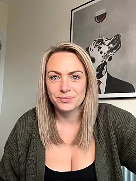 LouiseLovesFun's cam snapshot