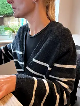 Phoebe_Lily's cam snapshot