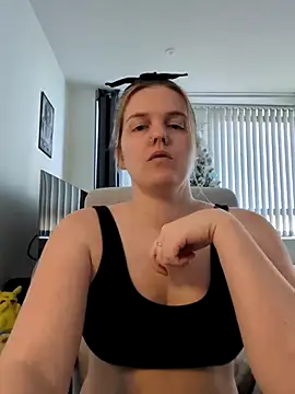 British_BellaXx's cam snapshot