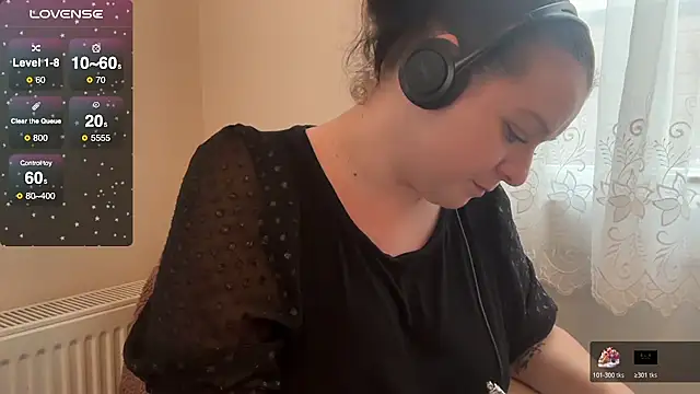 NaughtyWifeUK's cam snapshot