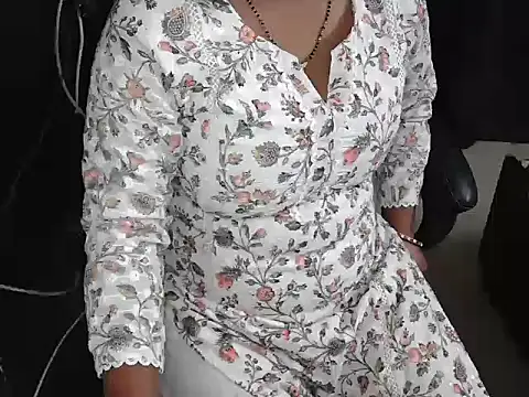 bold_naina's cam snapshot