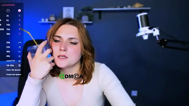 casey_meow_'s cam snapshot