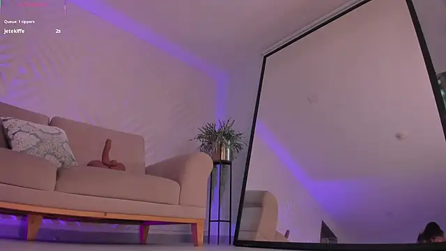 RoxanneHill_'s cam snapshot