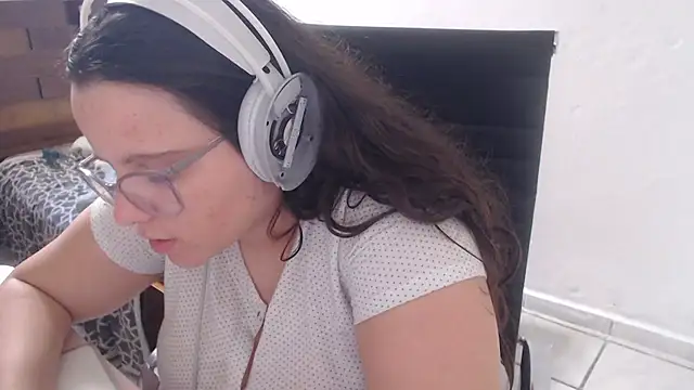 isanhaiaka live sex cam