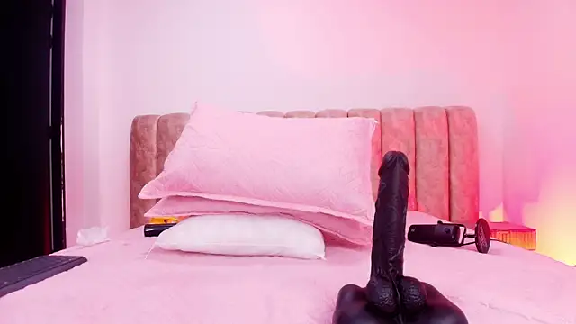 Auroraa_miller's cam snapshot