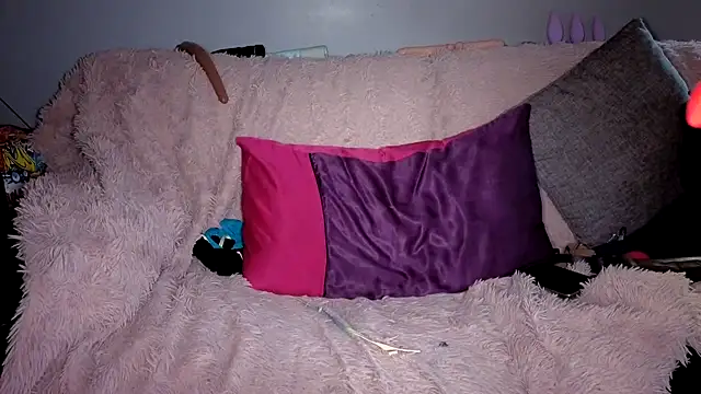 ENGLISHEMILY_69's cam snapshot