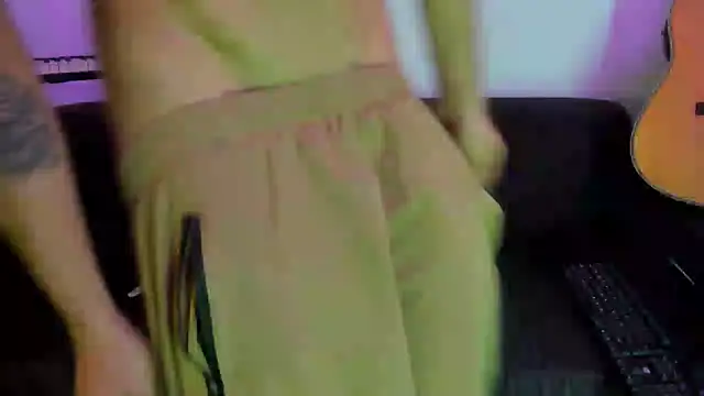 Henrikk_senn live sex cam