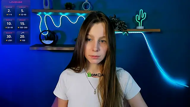 esme_moore_'s cam snapshot