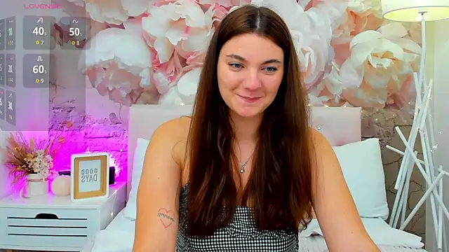 EllaMaison's cam snapshot