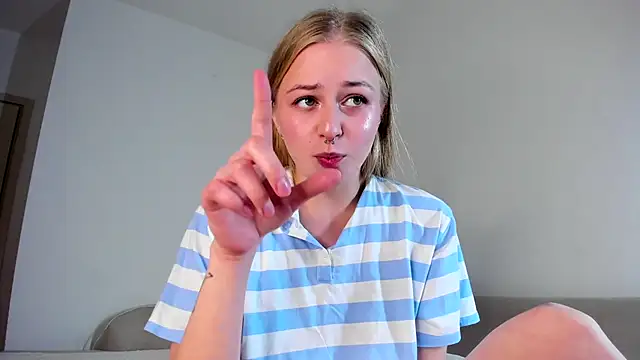 MiaMews's cam snapshot