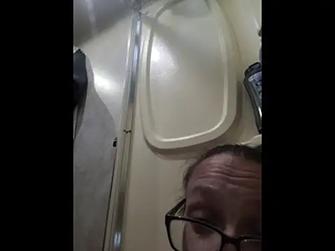 ILUV2TUCHMYKITTY live sex cam