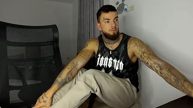 MasculineGuy99 live sex cam