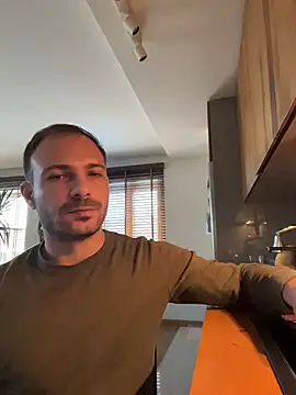 Adventurehotman live sex cam