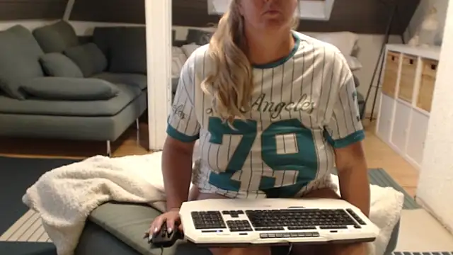 KimMitchelli live sex cam