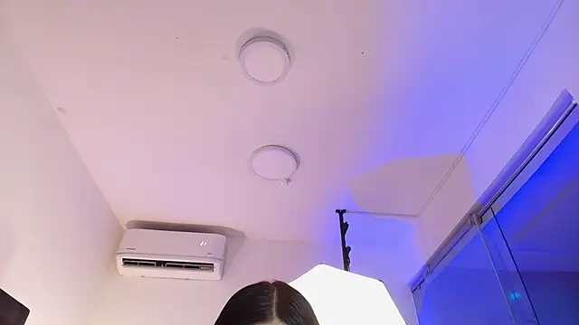 MOLLYWOODD live sex cam