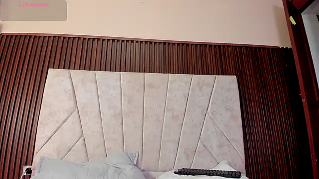 emma_bloom_'s cam snapshot