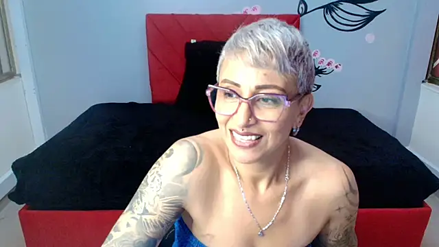 Charlotte__Gray's cam snapshot