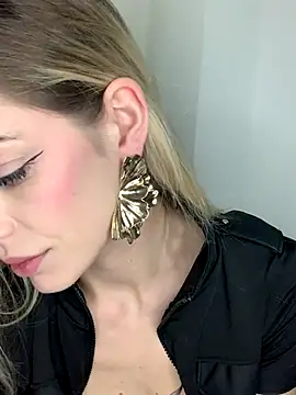 Bellalolahot's cam snapshot