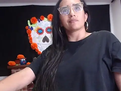 Lucyy_Naugthy's cam snapshot