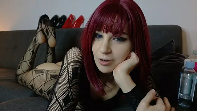 CrimsonDoll_xoxo's cam snapshot