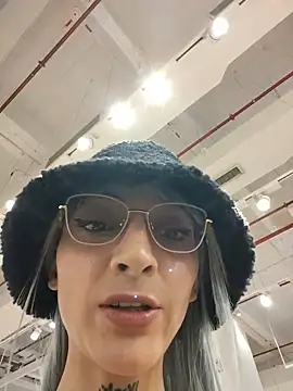 Dani-peggin live sex cam