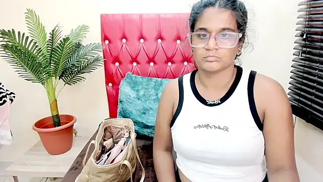 Strawberry_Lips's cam snapshot