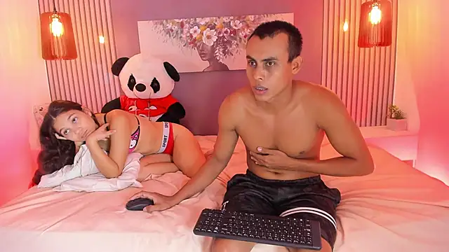 Dani_and_blessd's cam snapshot