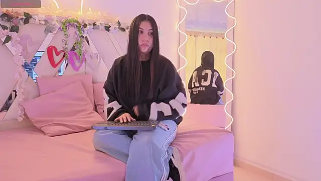 ZURY_TAY's cam snapshot