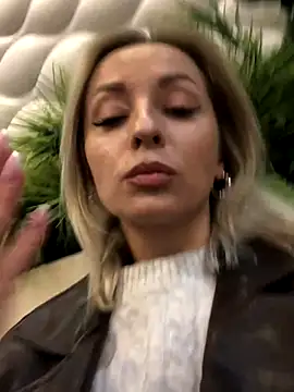 VikaBunny1 live sex cam