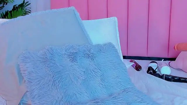 lia_queen18's cam snapshot