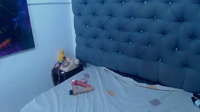 XxMiaSexxyHotxX's cam snapshot