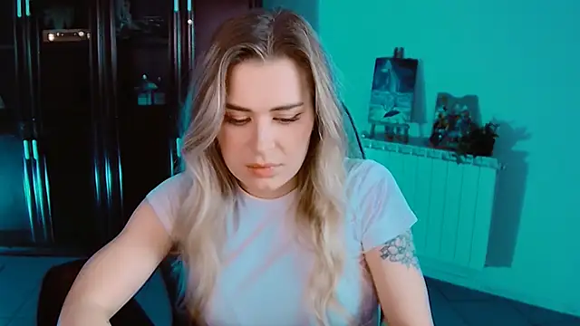 AdelLoyss's cam snapshot