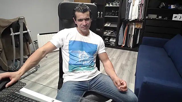 latinoo23bom live sex cam