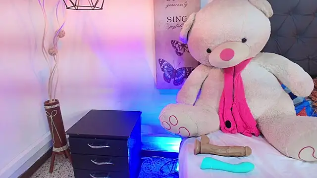 cute_laira's cam snapshot